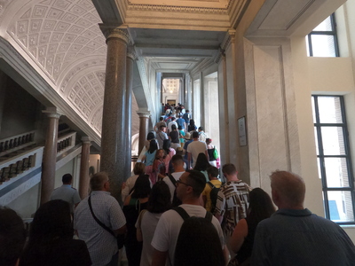 Vatican museum crowd inside